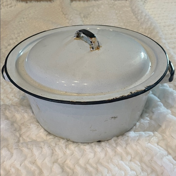 Vintage White Enamel Pot with Lid very old - Picture 2 of 4